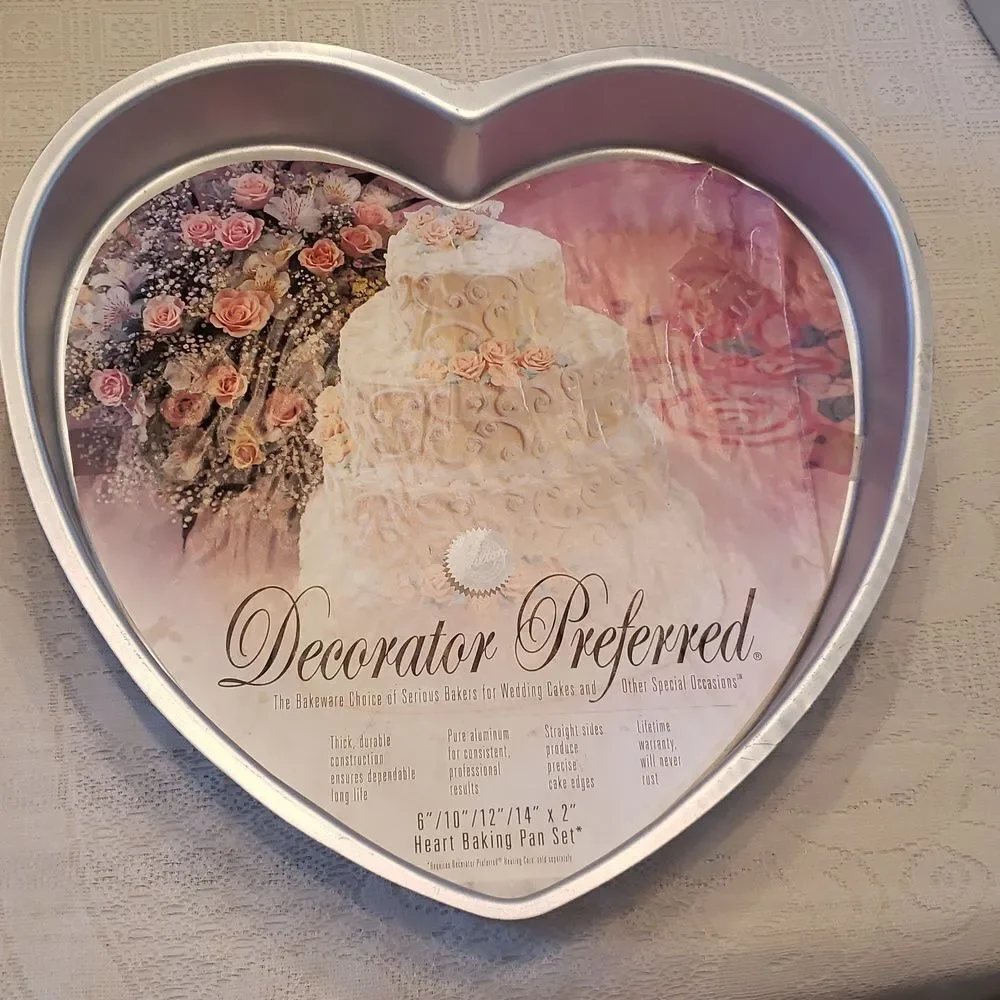 Set of 4 Wilton Heart Shaped Cake Pans With 18